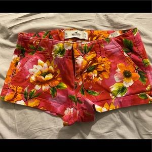 HOLLISTER print shorts!